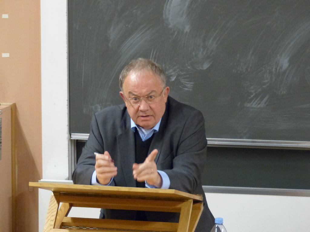 Olivier Roy durant sa conférence à l'Université de Fribourg (© 2016 Thomas Jammet).